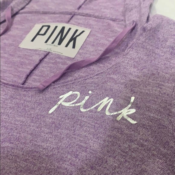 Large shirt/sweater fits like a medium - Picture 2 of 3